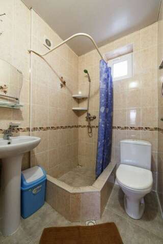 Гостиница Виктория Анапа Стандартный трехместный номер-5